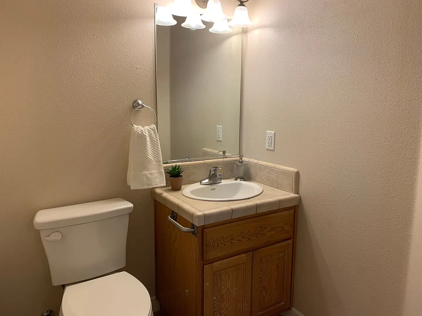 2400 sq ft home next to PV High — Photo 4