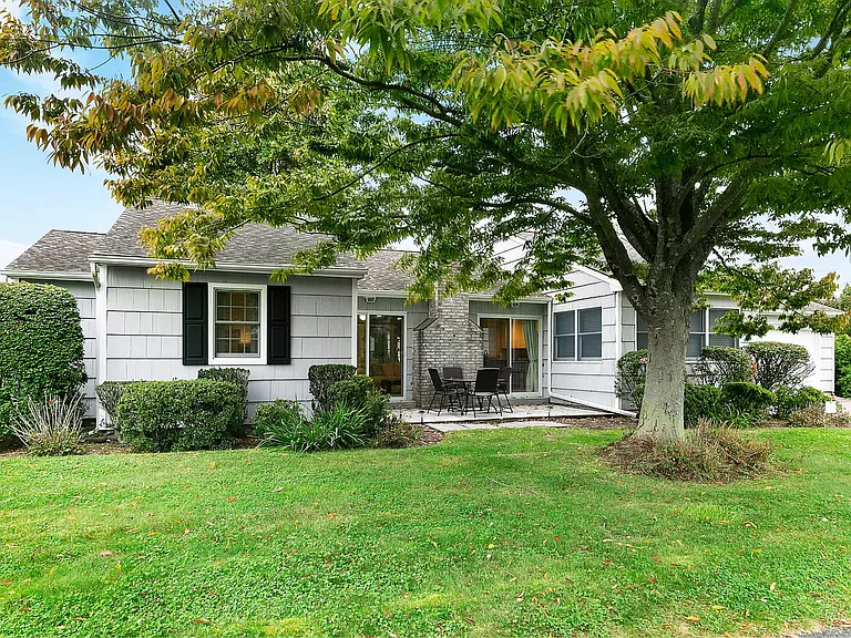 24 Saint Andrews Cir — Photo 1