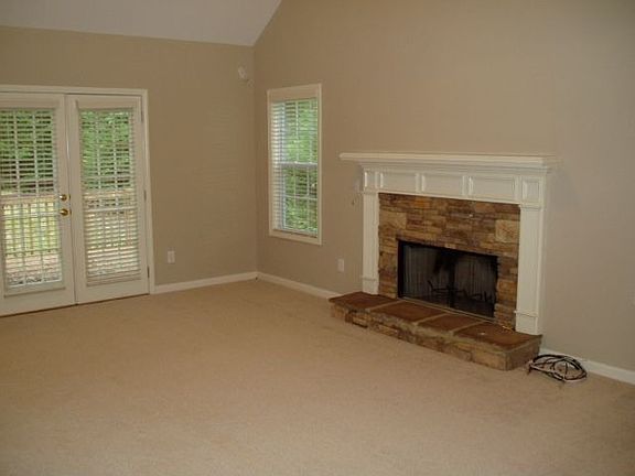 4th image of 137 Valley Brook Cir E
