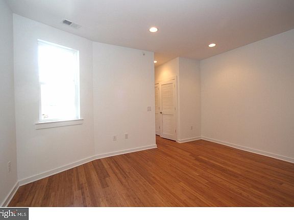 3rd image of 3118 Richmond St #4