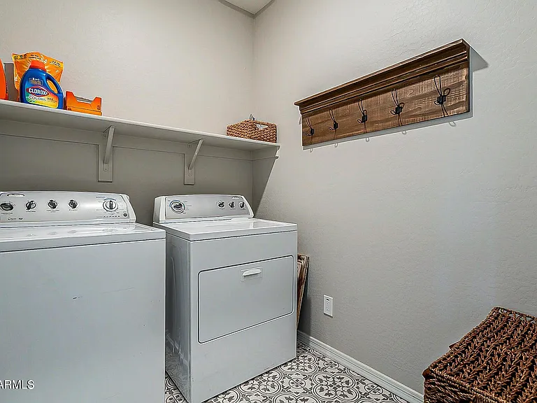 1493 E Shannon St — Photo 22