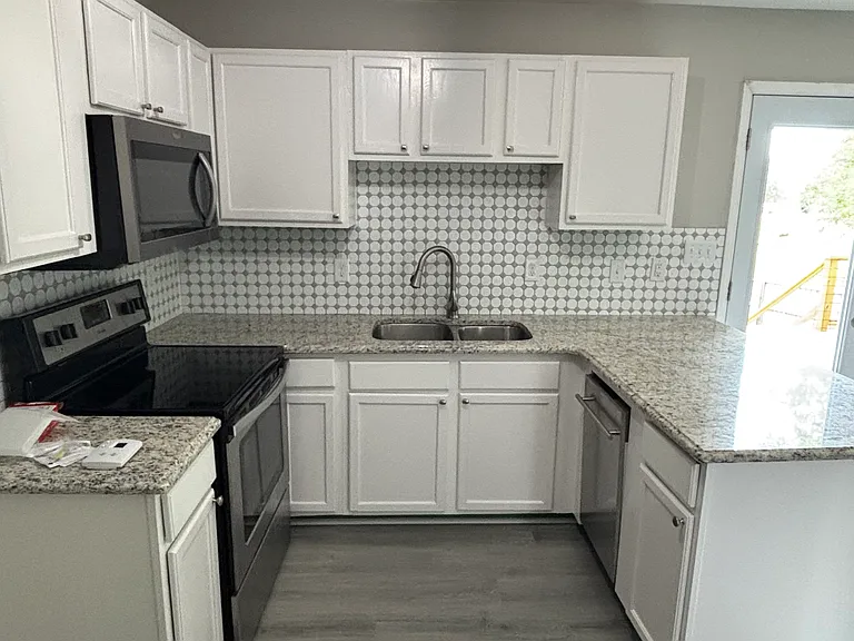 405 E Oakwood St — Photo 10