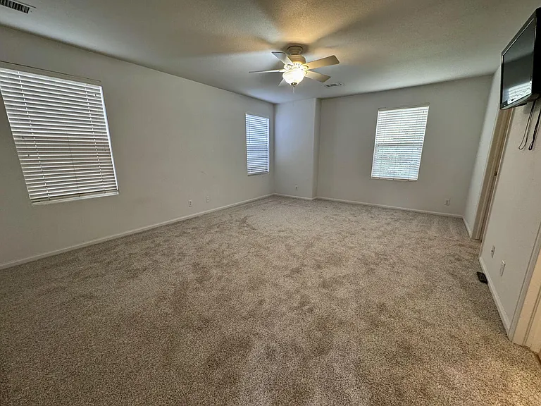 19047 E 57th Pl — Photo 9