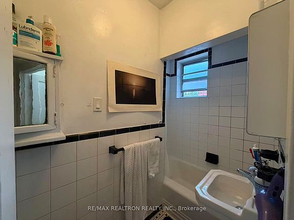 4th image of 108 Admiral Rd #4