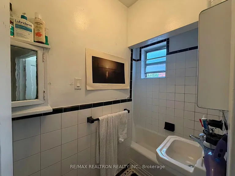 108 Admiral Rd #4 — Photo 4