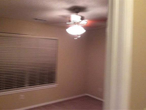 5th image of 1931 N Albany Ln