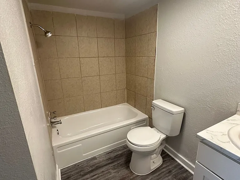 Regency Point Luxury Apartments — Photo 103