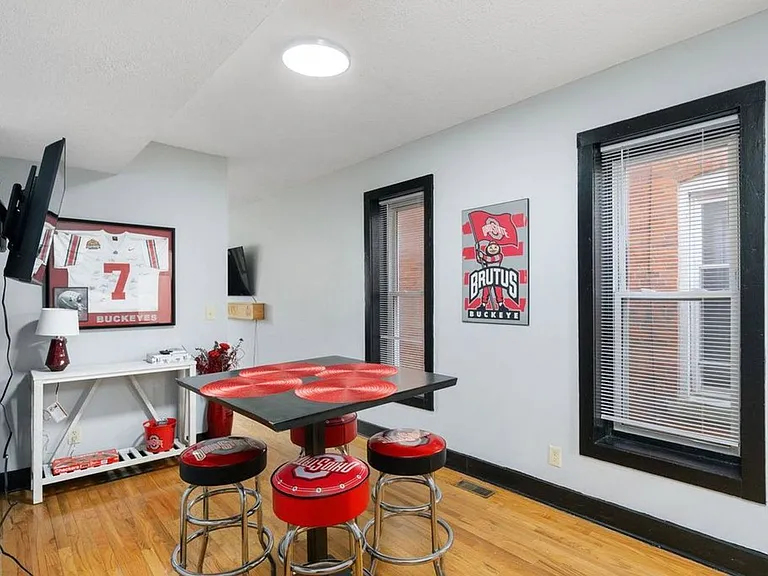1373 Indianola Ave — Photo 8