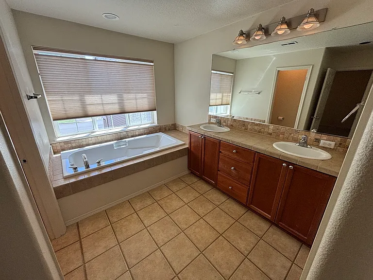 20681 SW Rosemount St — Photo 25