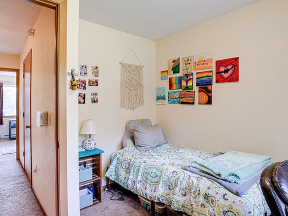5th image of 1063 E Cascade Ave #17968016