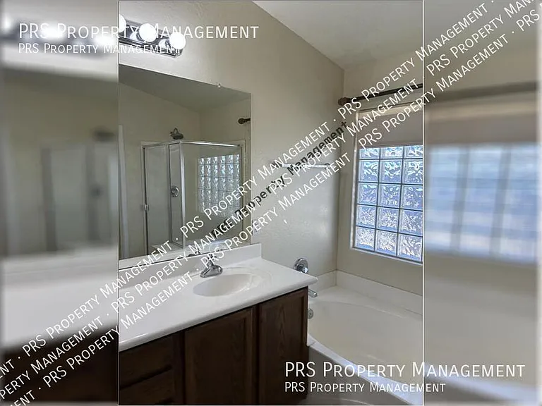 1744 E Robin Ln — Photo 16