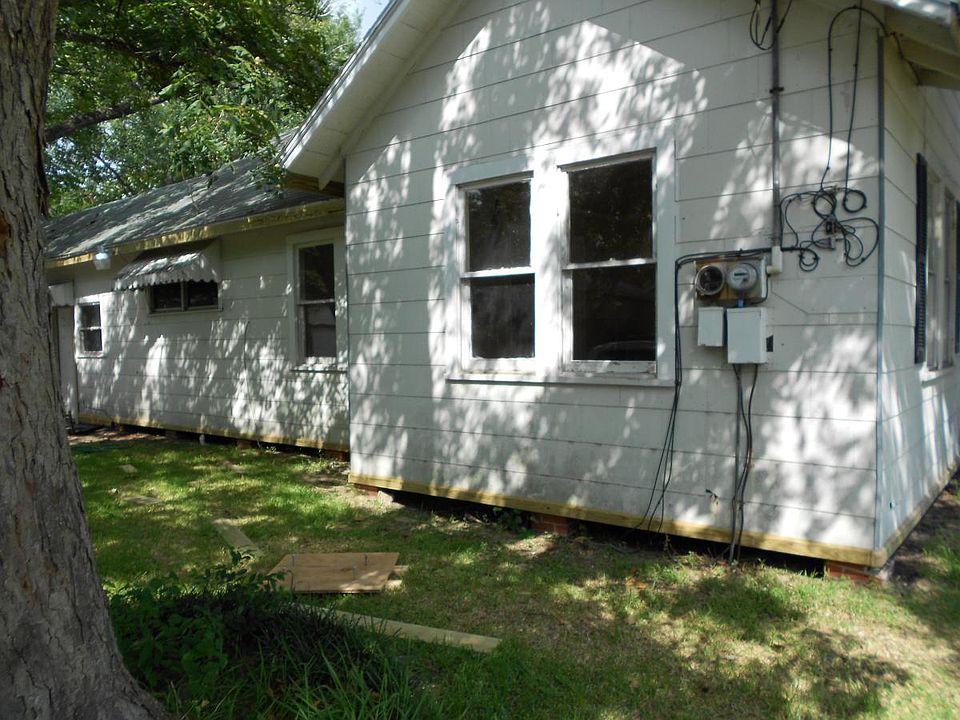 2nd image of 600 Aron St