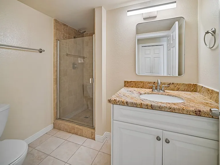 1939 N Tamarind Ave — Photo 11