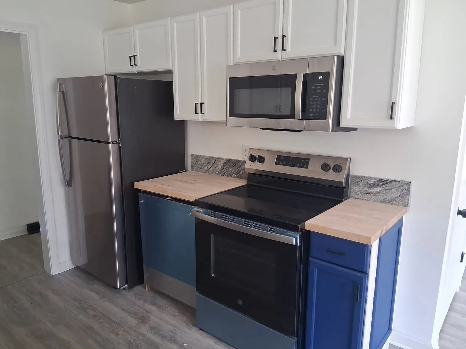 4 bed, 2300 sqft, $2,100 — Photo 3