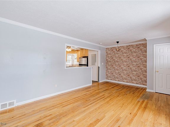 5th image of 4005 W 213th St