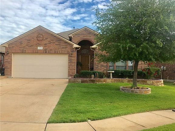 3rd image of 5700 Comanche Peak Dr