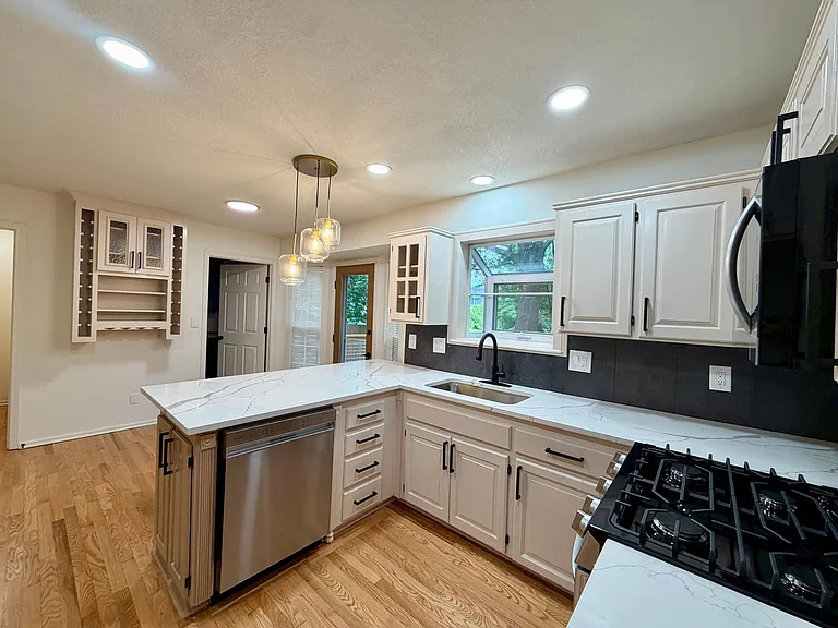 14776 S Alden St — Photo 10