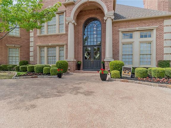 3rd image of 617 Cambridge Manor Ln