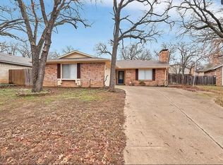 3005 Raintree Ct, Bedford, TX 76021