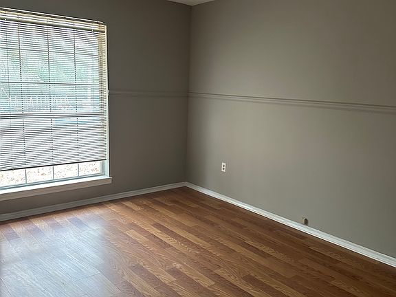 3rd image of 253 Cedaridge St