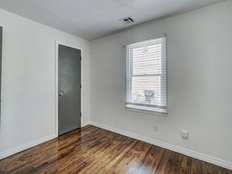 712 Dakota St — Photo 17