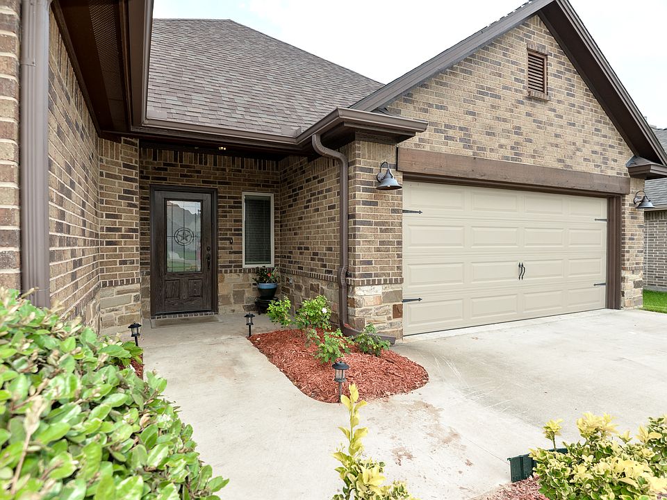 1st image of 4005 Silver Brook Ct