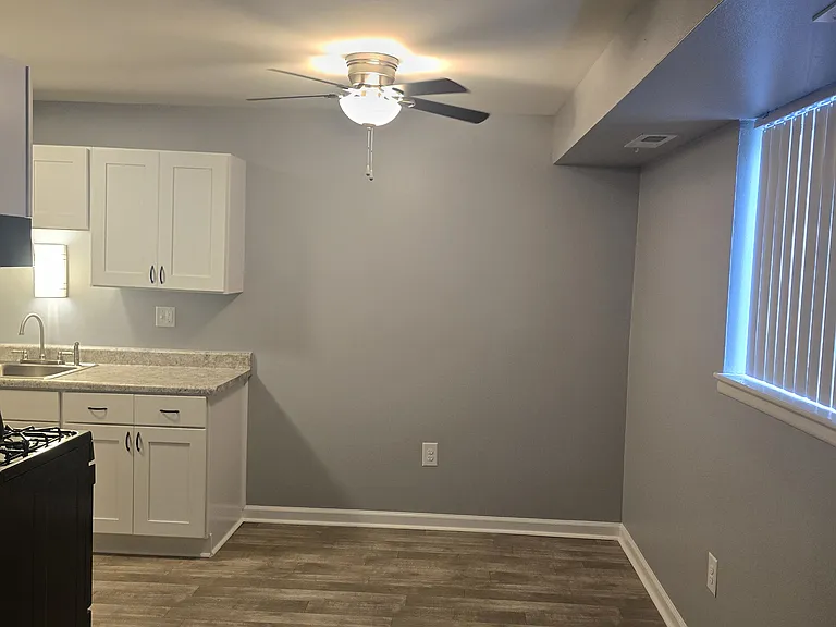 Park Hill Apartments — Photo 41