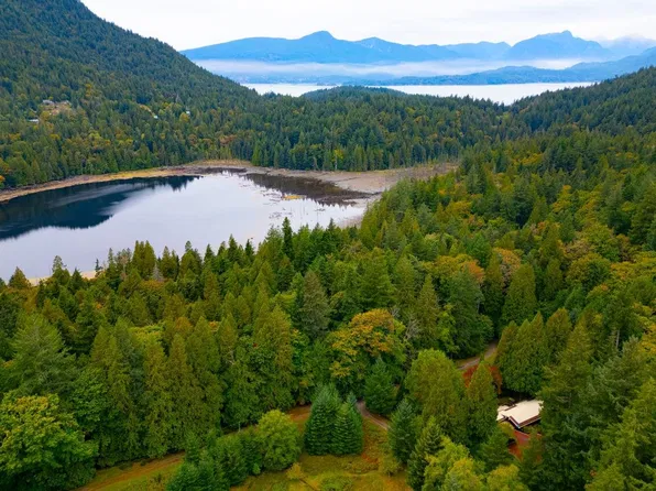 608 Magee Rd, Bowen Island, BC V0N 1G2