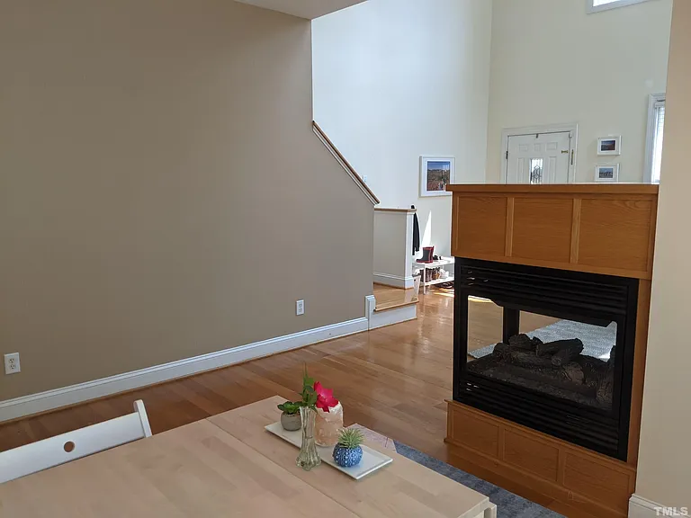 200 Charleston Ln — Photo 8