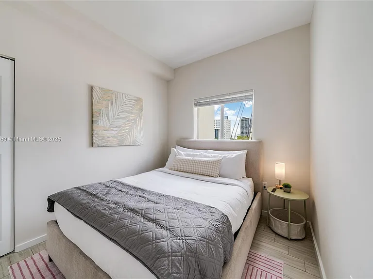 481 NE 29th St #601 — Photo 17