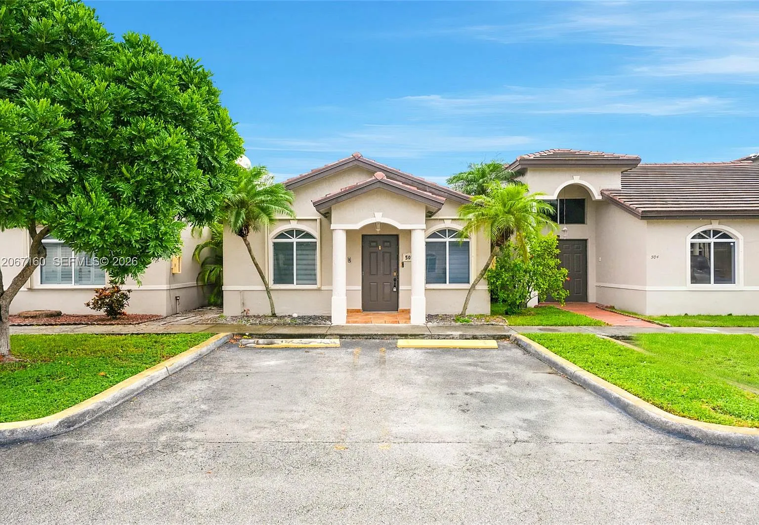 2 bed, 2.0 bath, 990 sqft, $2,900 — Photo 1