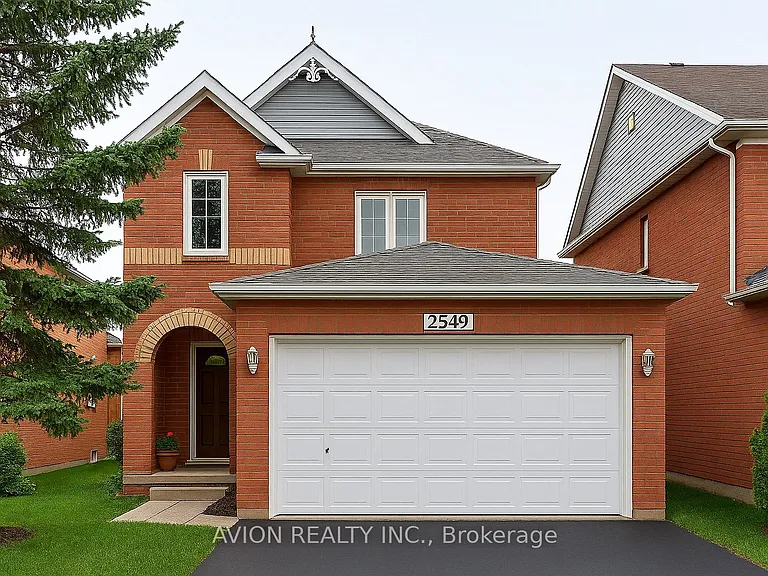 2549 Strathmore Cres — Photo 1