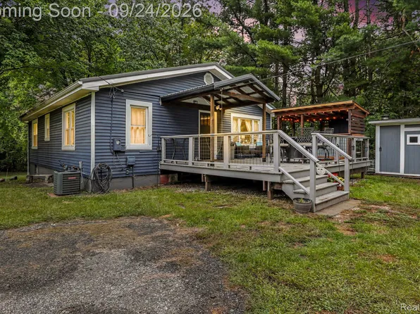 4325 Lapeer Rd, Columbiaville, MI 48421