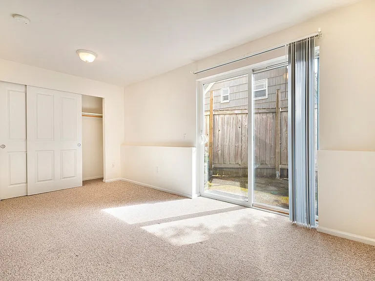 410 W Barrett St — Photo 9