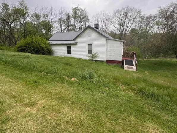 107 Phillips St, Fayetteville, WV 25840