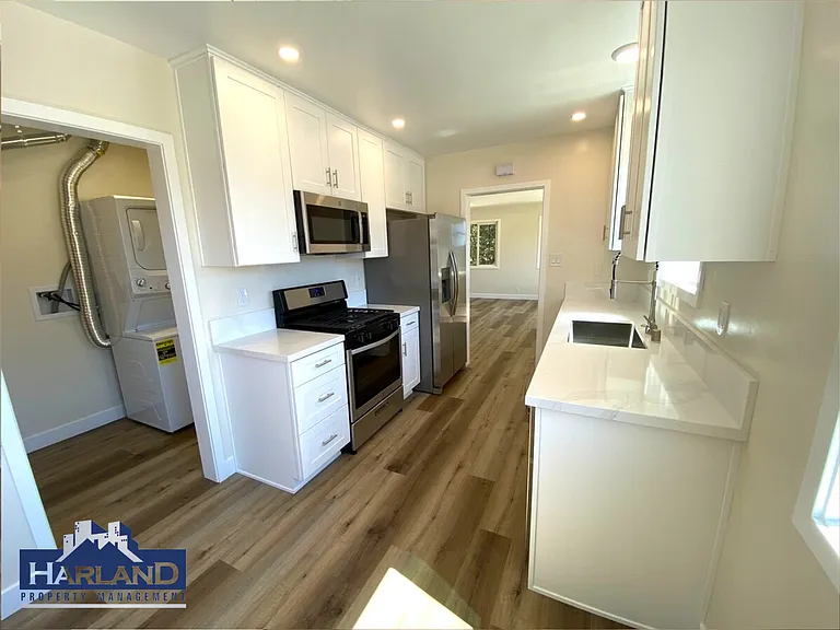 2250-2254 Garnet Ave #2250 — Photo 2
