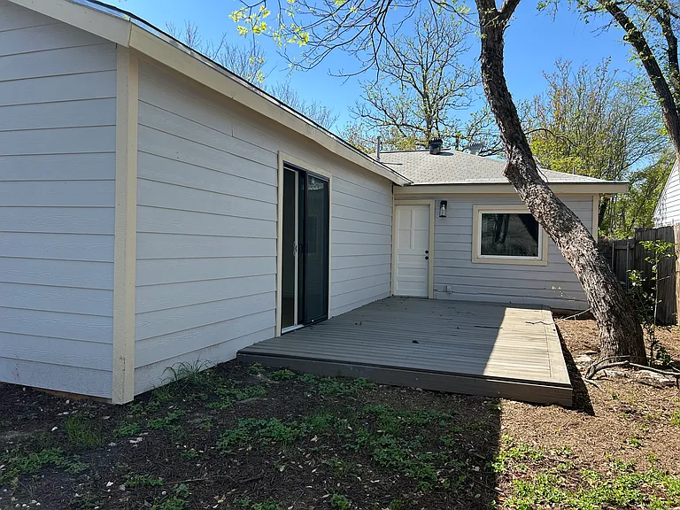 3303 Hollywood Ave — Photo 5