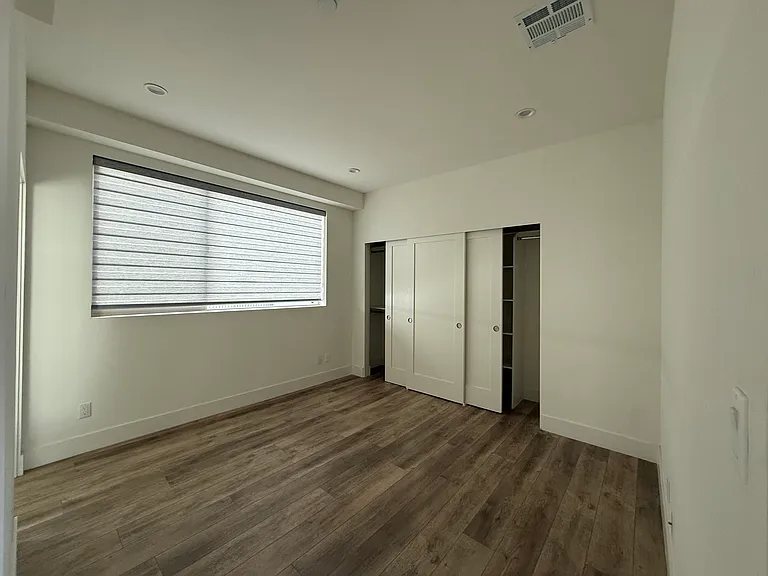4737 Elmwood Ave — Photo 4