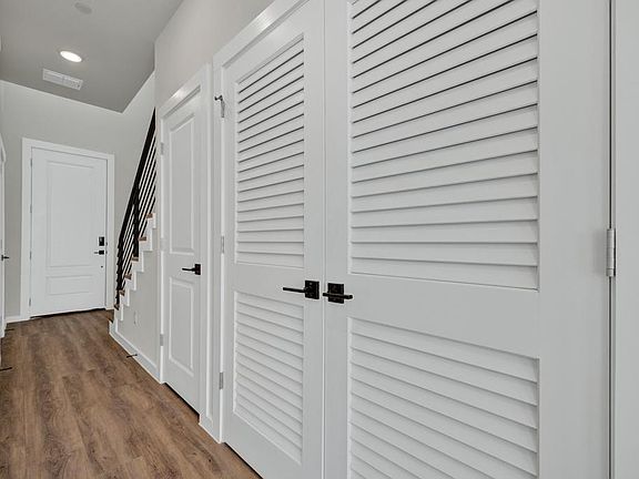 3rd image of 104 Creekside Trl #401