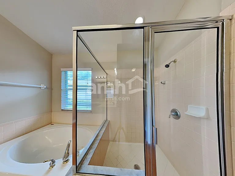 9423 Hunters Pond Dr — Photo 11