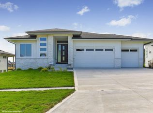 10142 Crownland Pl, West Des Moines, IA 50266