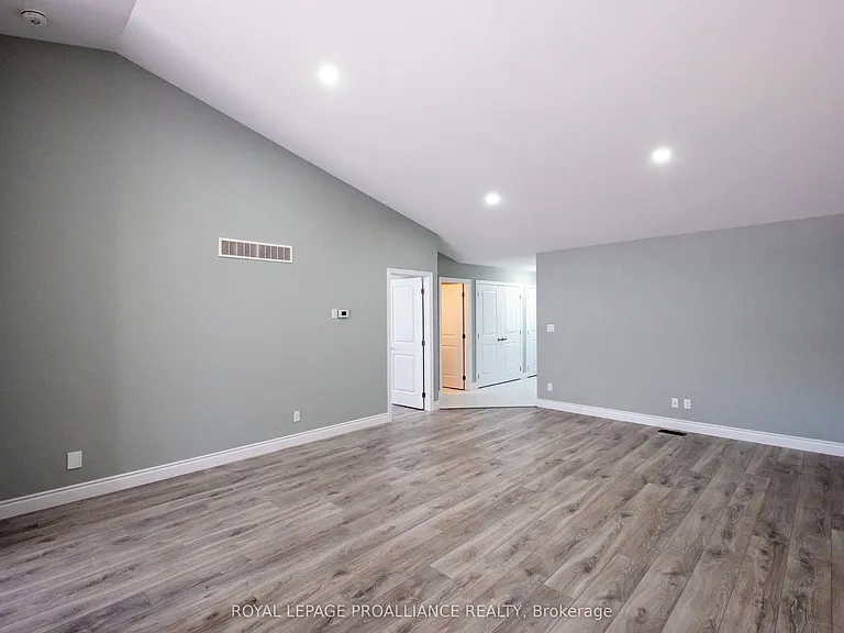 22 Stirling Cres — Photo 15