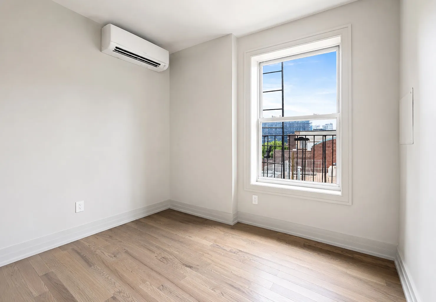 241 West 13th Street — Photo 4