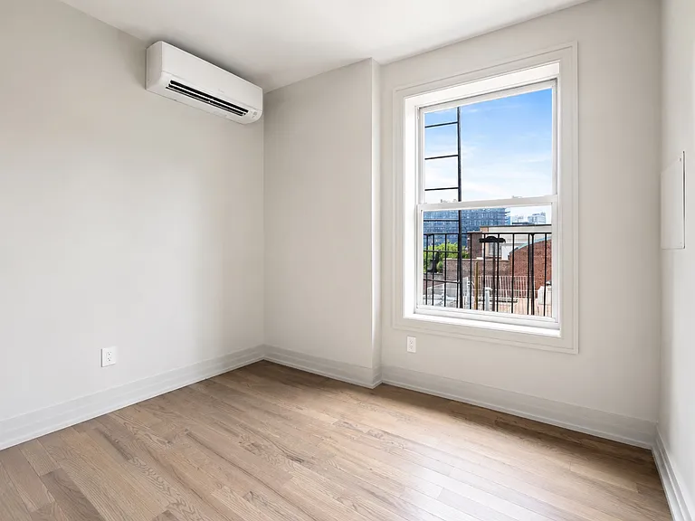 241 W 13th St #6 — Photo 4