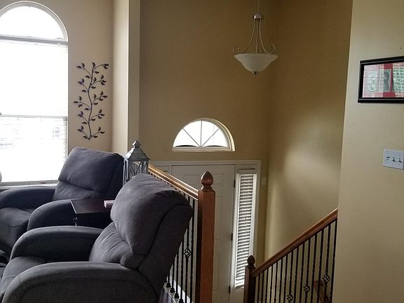 3rd image of 713 NW Albatross Dr