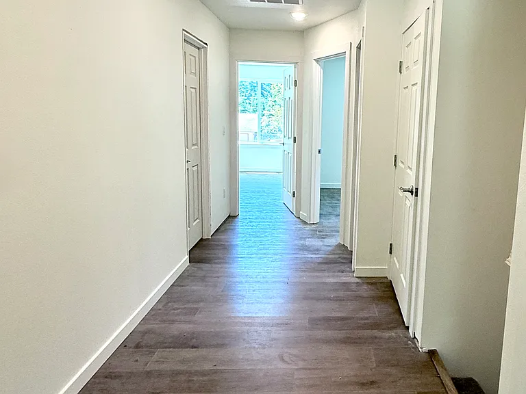 111 SW Canyon Rd #2 — Photo 7