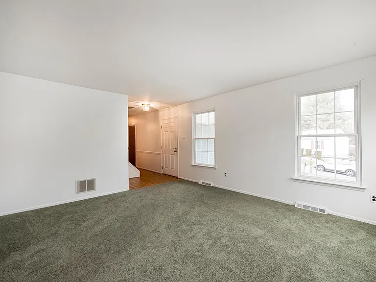 123 Lambeth Ct — Photo 9
