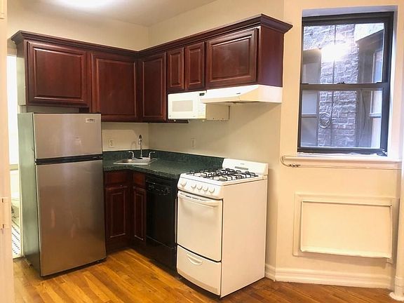 5th image of 533 W 49th St APT 5RW