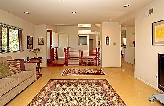 5th image of 10646 Drakewood Ave