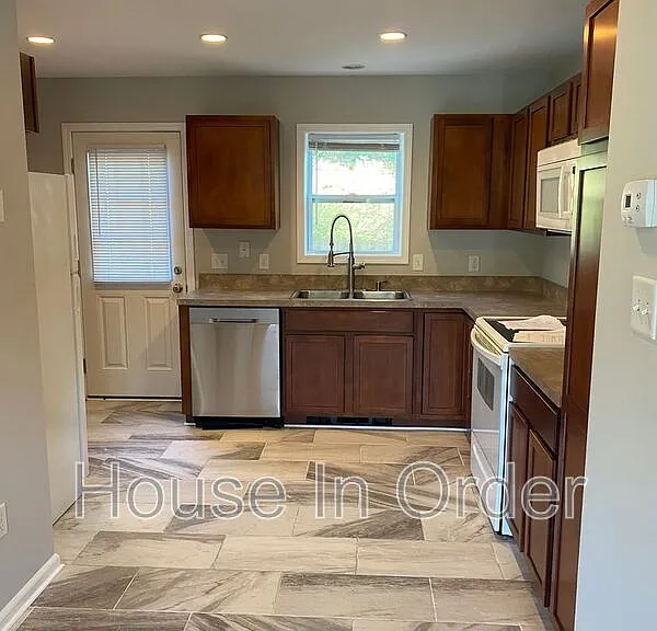 46 Spicewood Rd #C — Photo 7